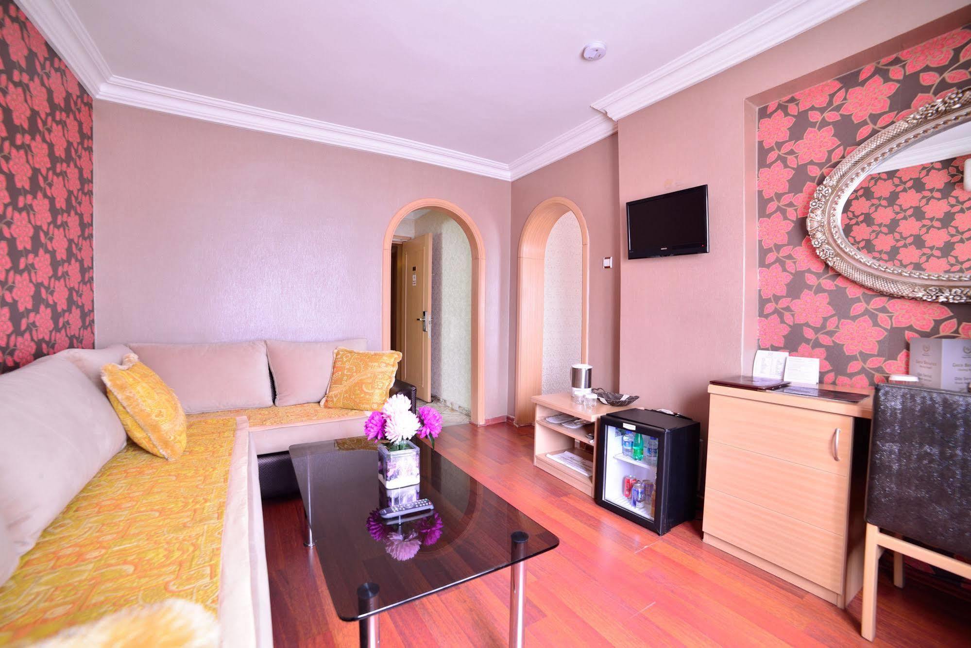 Hotel Royal Carine 4*